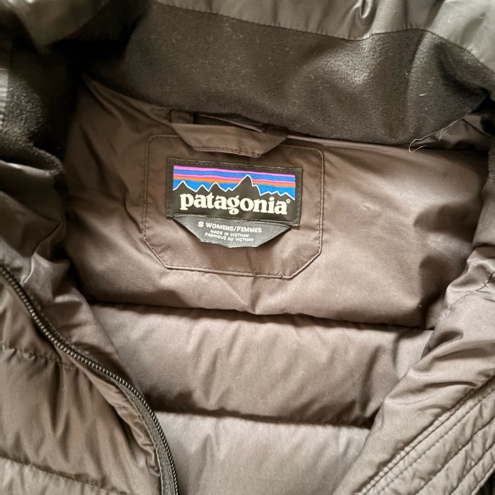 Patagonia Women's Silent Down Parka - Picture 2 of 3